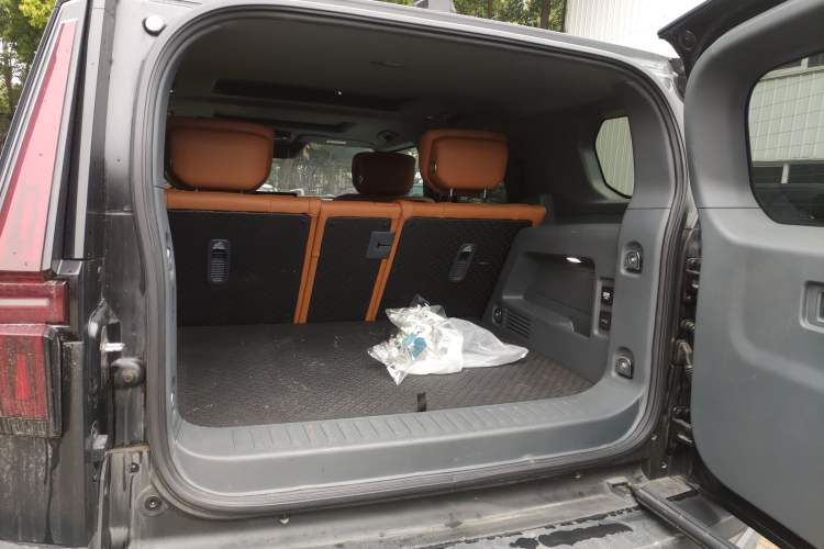 Used Brave warrior 917 2023 Range-Extended Base Model Trunk