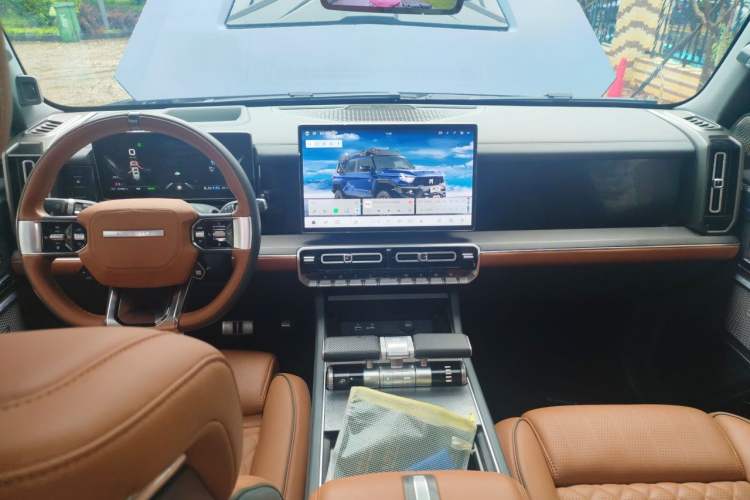 Used Brave warrior 917 2023 Range-Extended Base Model Center Console