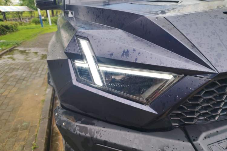 Used Brave warrior 917 2023 Range-Extended Base Model Right Front Headlight