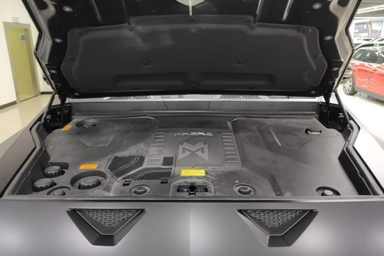 Used Brave warrior 917 2023 Range-Extended Base Model Engine Bay