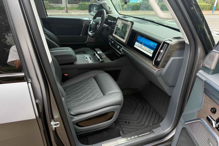 Used Brave warrior 917 2023 Range-Extended Base Model Interior 9
