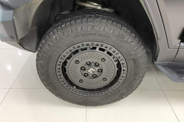 Used Brave warrior 917 2023 Range-Extended Base Model Left Front Wheel Hub