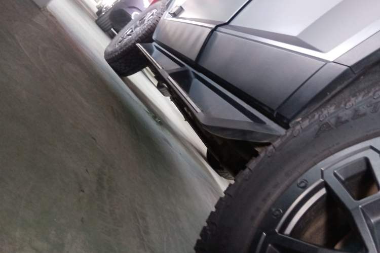 Used Brave warrior 917 2023 Range-Extended Base Model Left Side Sill