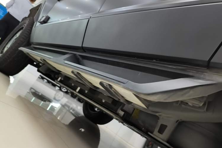 Used Brave warrior 917 2023 Range-Extended Base Model Left Side Sill