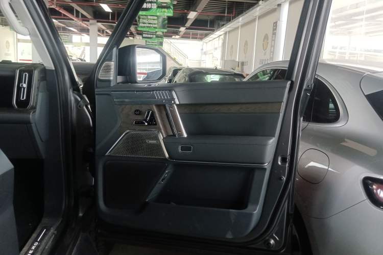 Used Brave warrior 917 2023 Range-Extended Base Model Right Front Door Interior