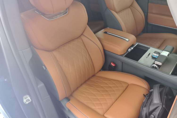 Used Brave warrior 917 2023 Range-Extended Base Model Right Front Seat