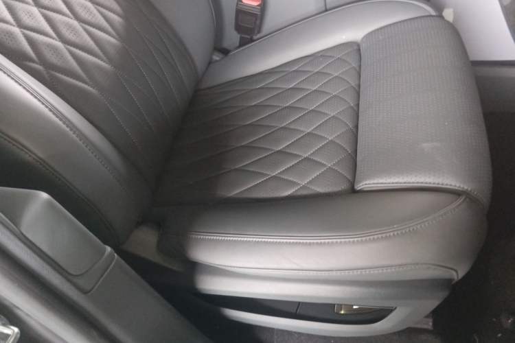 Used Brave warrior 917 2023 Range-Extended Base Model Right Front Seat