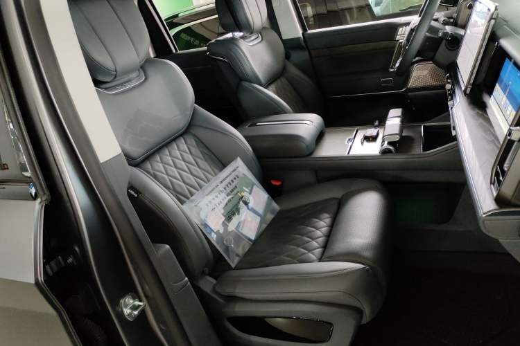 Used Brave warrior 917 2023 Range-Extended Base Model Right Front Seat