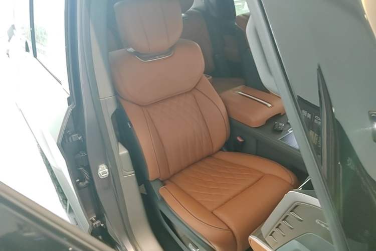 Used Brave warrior 917 2023 Range-Extended Base Model Right Front Seat