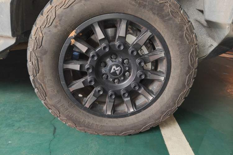 Used Brave warrior 917 2023 Range-Extended Base Model Right Front Wheel Hub