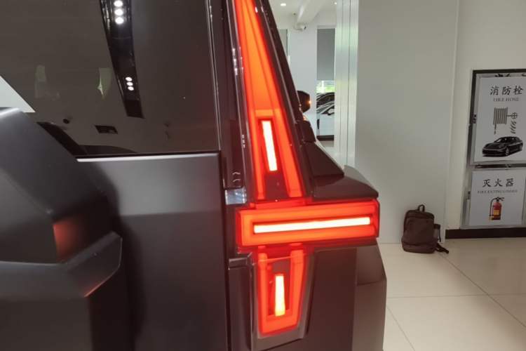 Used Brave warrior 917 2023 Range-Extended Base Model Right Rear Taillight