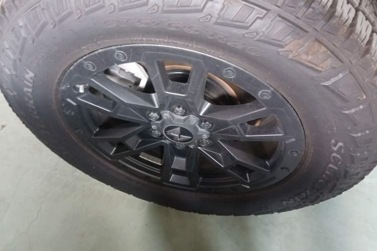 Used Brave warrior 917 2023 Range-Extended Base Model Right Rear Wheel Hub