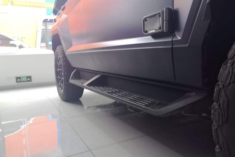 Used Brave warrior 917 2023 Range-Extended Base Model Right Side Sill