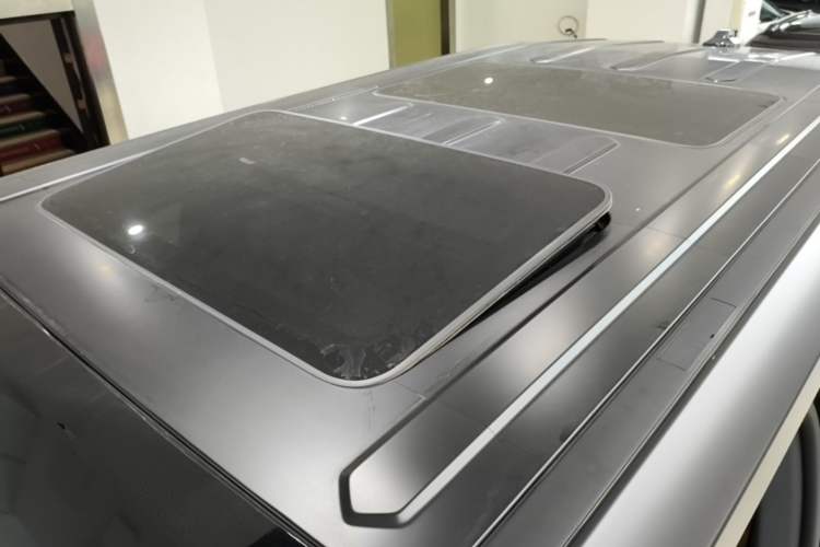 Used Brave warrior 917 2023 Range-Extended Base Model Roof