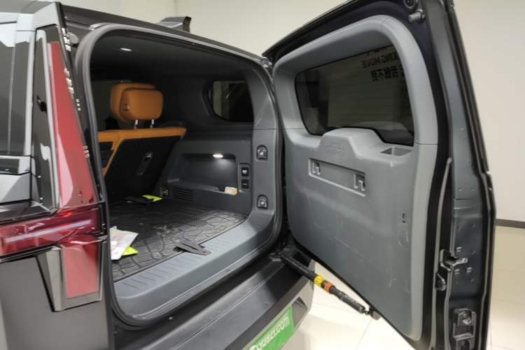 Used Brave warrior 917 2023 Range-Extended Base Model Trunk
