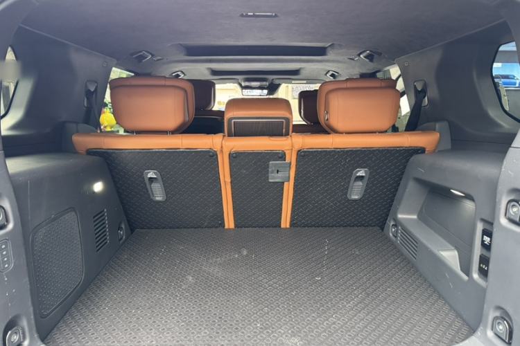Used Brave warrior 917 2023 Range-Extended Base Model Interior 10