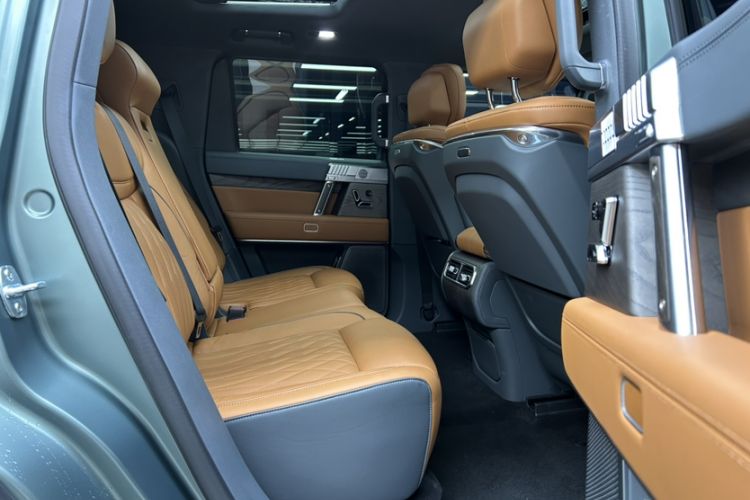 Used Brave warrior 917 2023 Range-Extended Base Model Interior 9