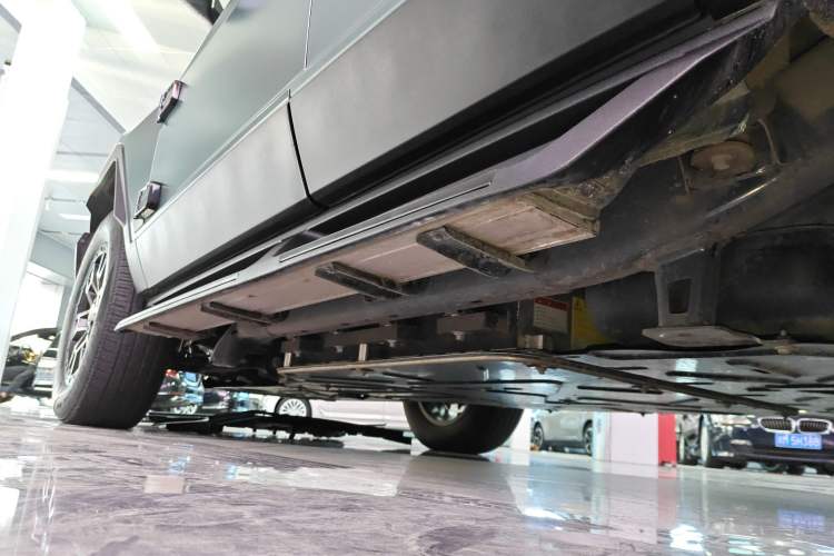 Used Brave warrior 917 2023 Range-Extended Base Model Left Side Sill