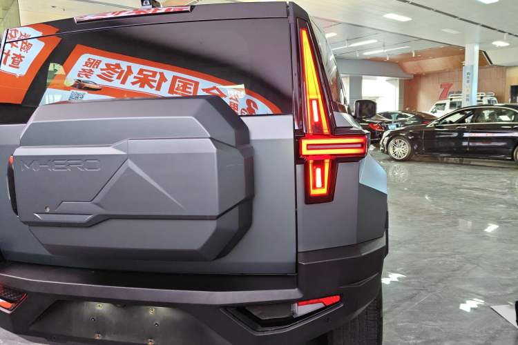 Used Brave warrior 917 2023 Range-Extended Base Model Right Rear Taillight