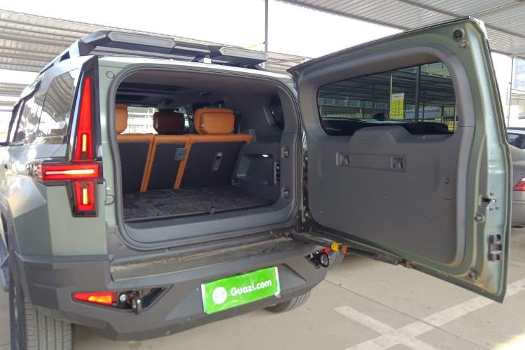 Used Brave warrior 917 2023 Range-Extended Base Model Trunk