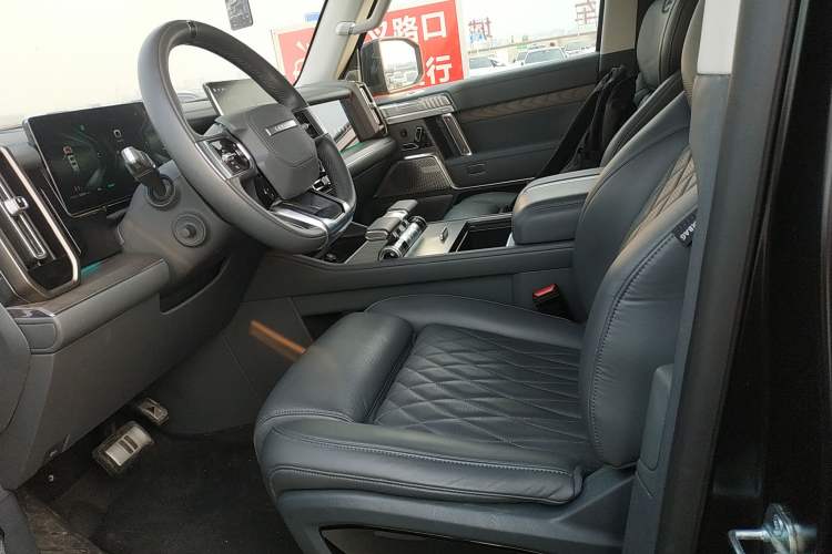 Used Brave warrior 917 2023 Range-Extended Base Model Left Front Seat