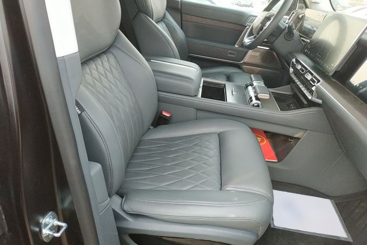 Used Brave warrior 917 2023 Range-Extended Base Model Right Front Seat
