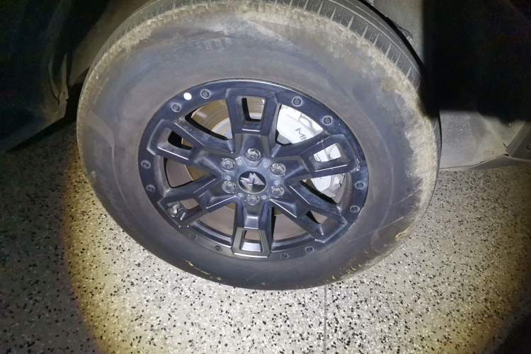 Used Brave warrior 917 2023 Range-Extended Base Model Right Front Wheel Hub