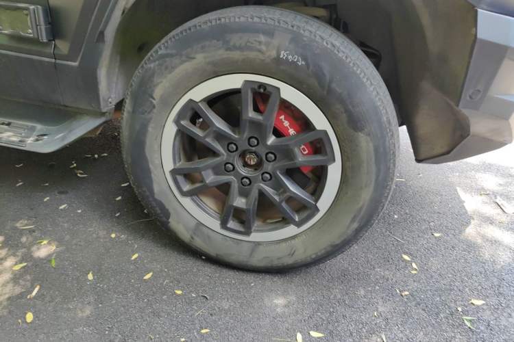 Used Brave warrior 917 2023 Range-Extended Base Model Right Front Wheel Hub