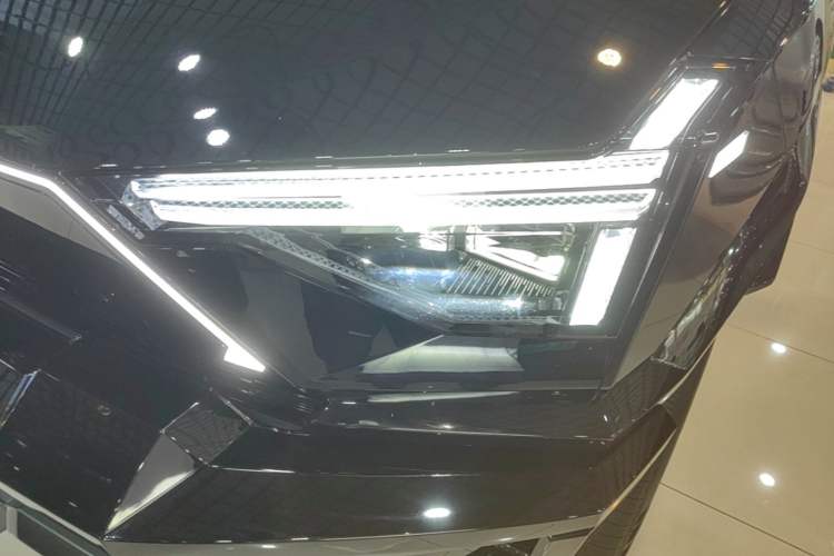 Used Brave warrior M817 2025 Model, Max Left Front Headlight