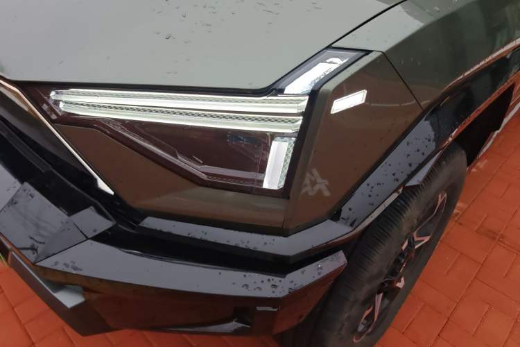 Used Brave warrior M817 2025 Model, Max Left Front Headlight