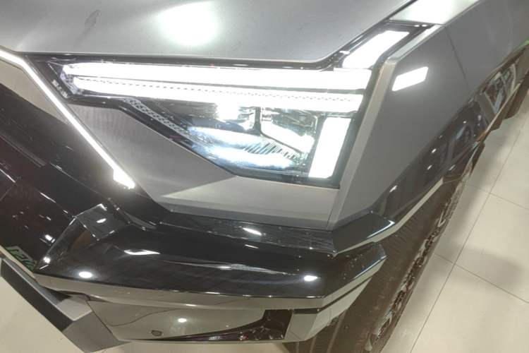 Used Brave warrior M817 2025 Model, Max Left Front Headlight