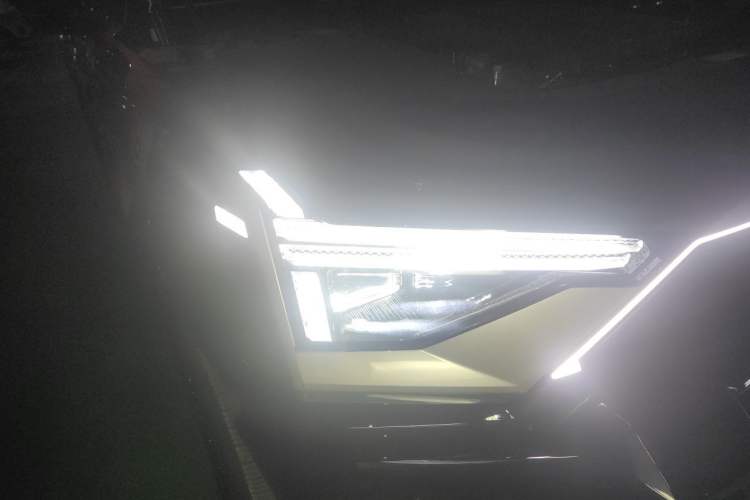 Used Brave warrior M817 2025 Model, Max+ Right Front Headlight