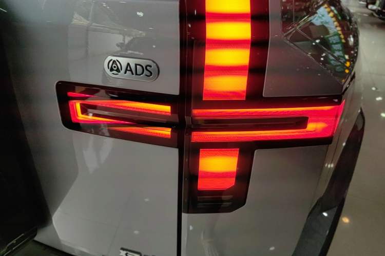 Used Brave warrior M817 2025 Model, Max Right Rear Taillight