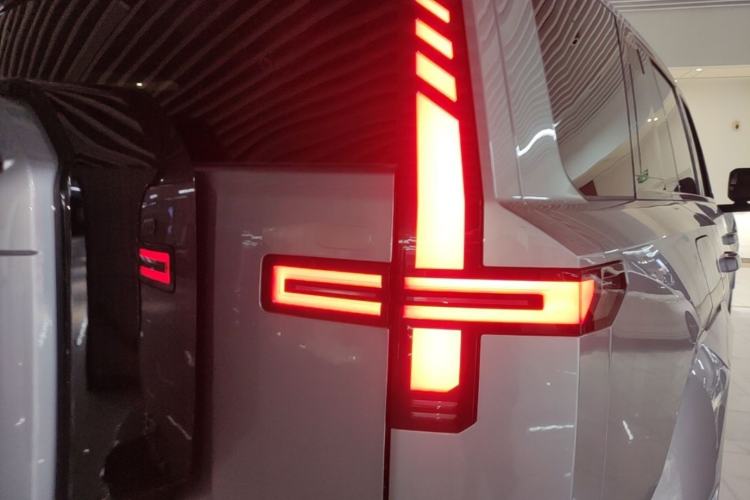 Used Brave warrior M817 2025 Model, Max Right Rear Taillight