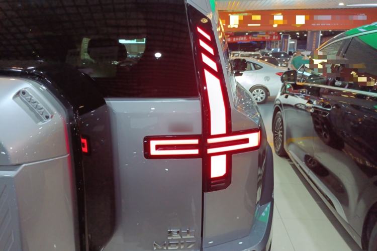 Used Brave warrior M817 2025 Model, Max Right Rear Taillight
