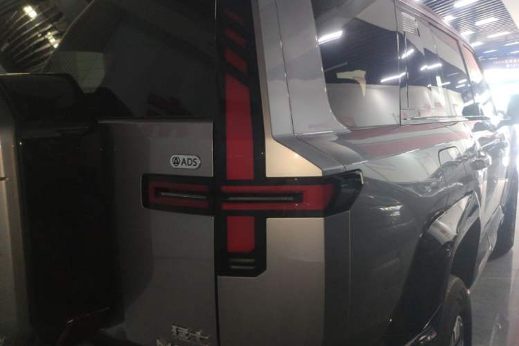 Used Brave warrior M817 2025 Model, Pro Right Rear Taillight