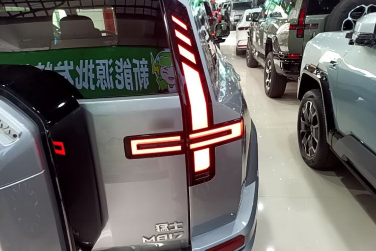 Used Brave warrior M817 2025 Model, Max Right Rear Taillight