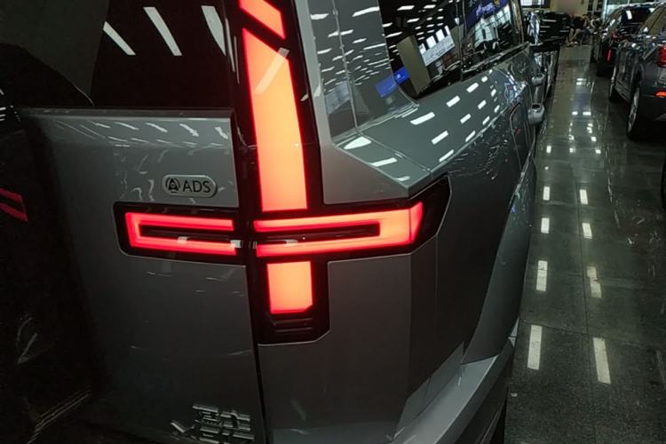 Used Brave warrior M817 2025 Model, Max Right Rear Taillight