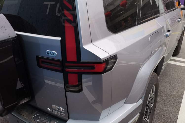 Used Brave warrior M817 2025 Model, Max Right Rear Taillight