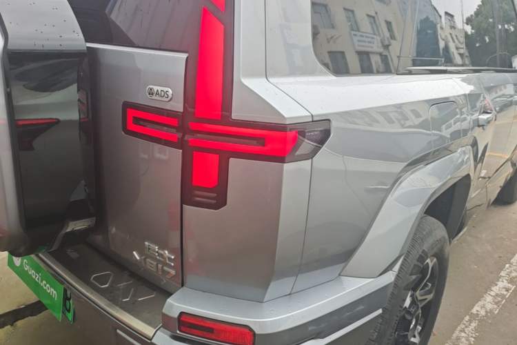 Used Brave warrior M817 2025 Model, Max Right Rear Taillight