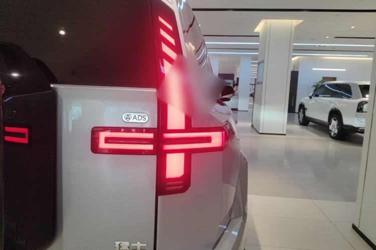 Used Brave warrior M817 2025 Model, Max Right Rear Taillight