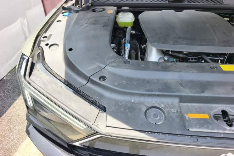 Used Brave warrior M817 2025 Model, Max Engine Bay Right