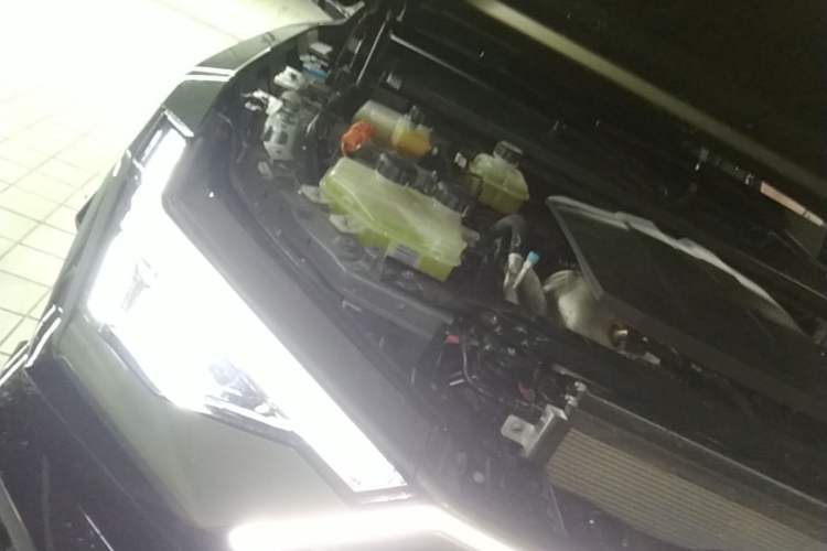 Used Brave warrior M817 2025 Model, Max Engine Bay Right