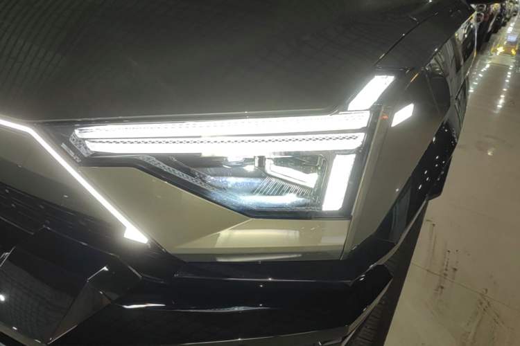 Used Brave warrior M817 2025 Model, Max Left Front Headlight