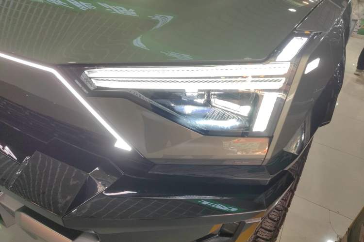 Used Brave warrior M817 2025 Model, Max Left Front Headlight
