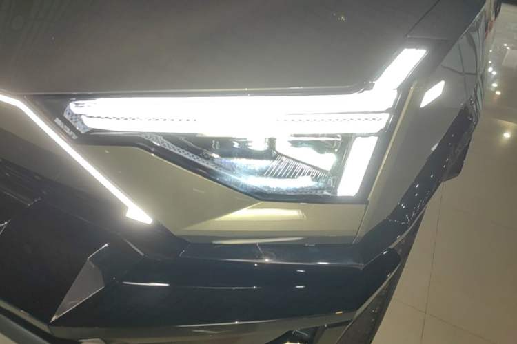 Used Brave warrior M817 2025 Model, Max Left Front Headlight