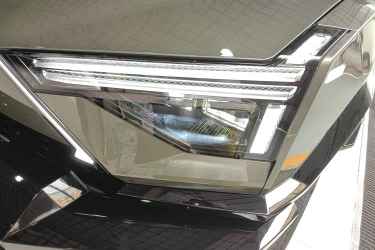 Used Brave warrior M817 2025 Model, Max Left Front Headlight