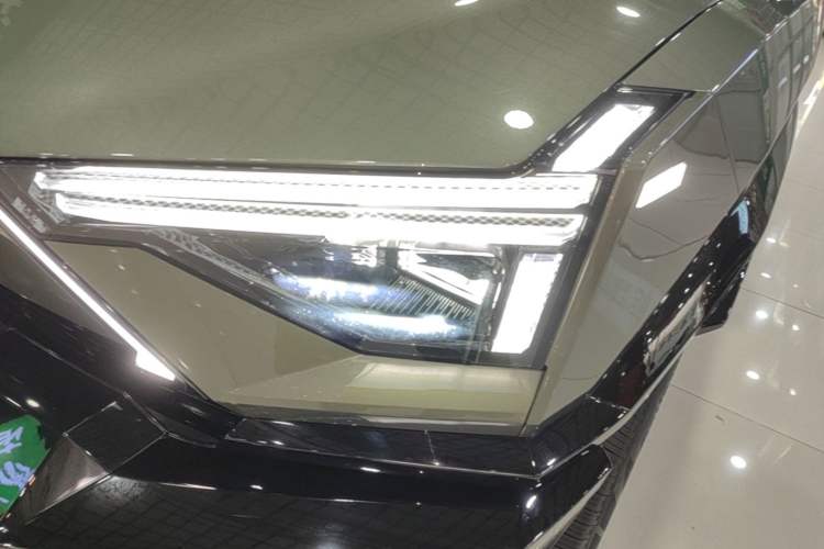 Used Brave warrior M817 2025 Model, Max Left Front Headlight