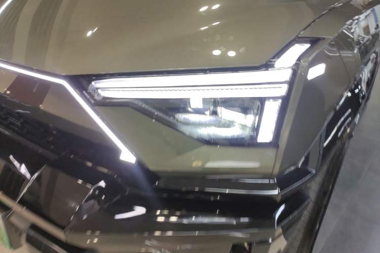 Used Brave warrior M817 2025 Model, Max Left Front Headlight
