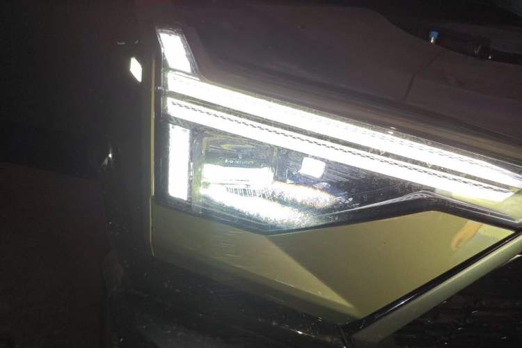 Used Brave warrior M817 2025 Model, Hero Right Front Headlight
